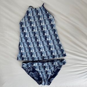 Tommy Bahama Blue and White Reversible Tankini Size Large bot top and bottom
